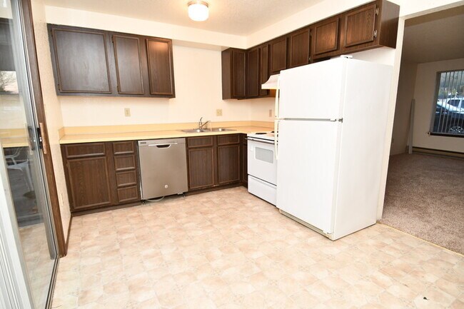 Building Photo - 303 NW Tumlin Ave