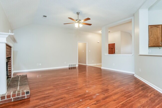 Foto del edificio - 4670 Shadow Tree Cove