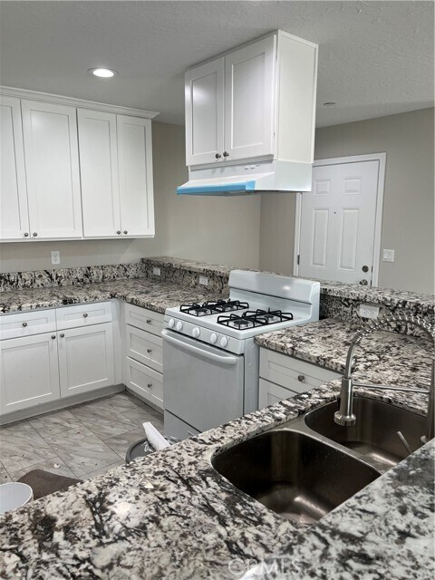 Foto del edificio - 16550 Olive St