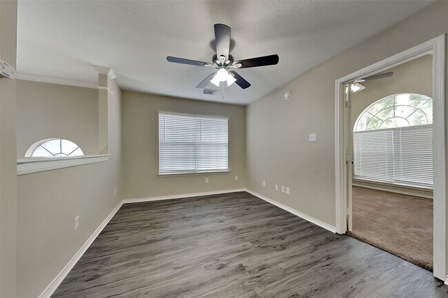 Foto del edificio - 5322 Willow Knoll Ct