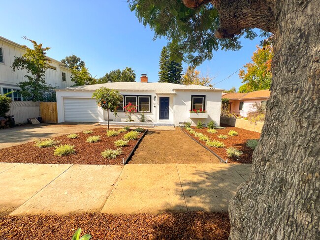 Building Photo - 761 Radcliffe Ave