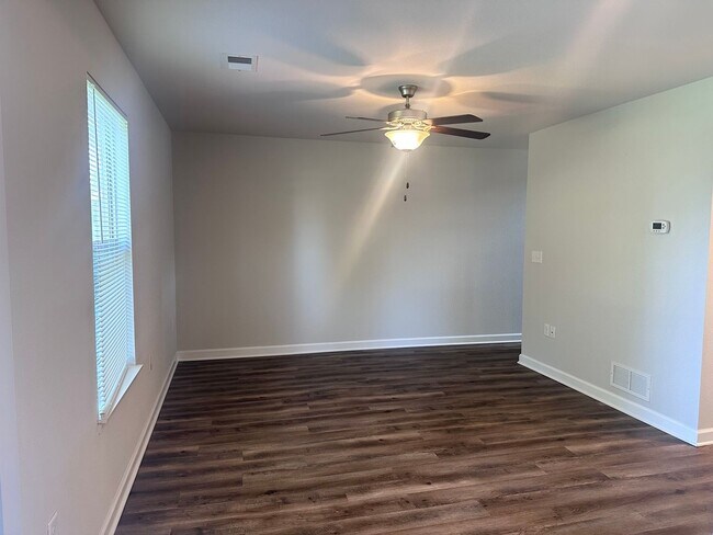 Foto del edificio - 3 Bed | 2.5 Bath | 2 Car Garage Townhome in Grain Valley