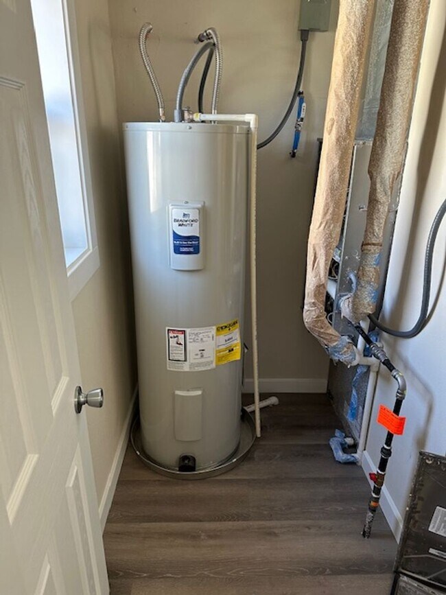 Building Photo - 5 Bed 3 Bath Springfield, MO