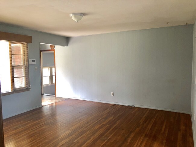 Building Photo - 2626 N Volutsia