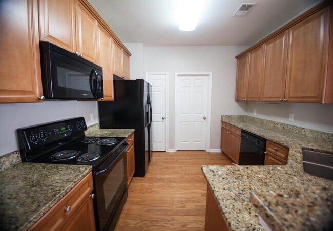 Building Photo - 336 Shady Creek Ln