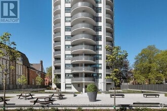 Building Photo - 485-485 Huron St