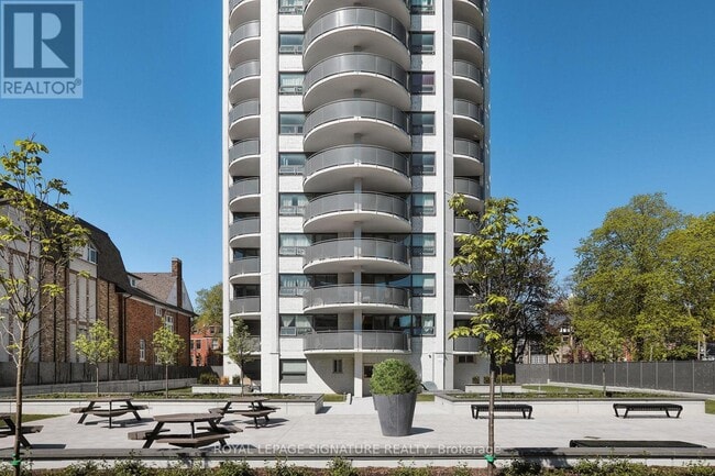 Building Photo - 485-485 Huron St