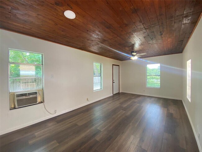 Foto del edificio - 1609 Matthews Ln