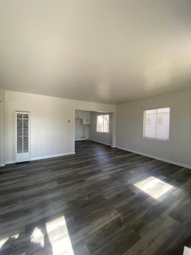Building Photo - 2307 Verdugo Ln