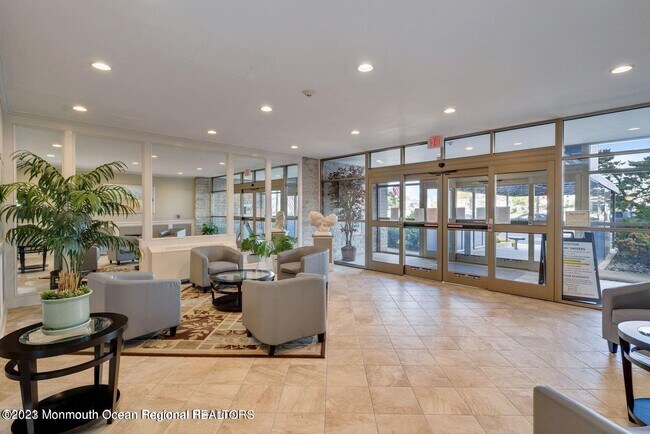 Building Photo - 510 Deal Lake Dr