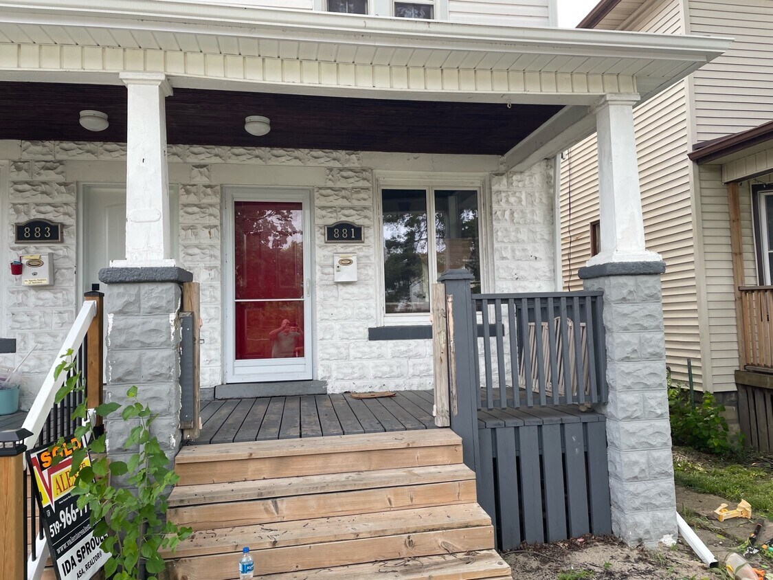 881 Marion Av, Windsor, ON N9A 2H8 Townhouse for Rent in Windsor, ON