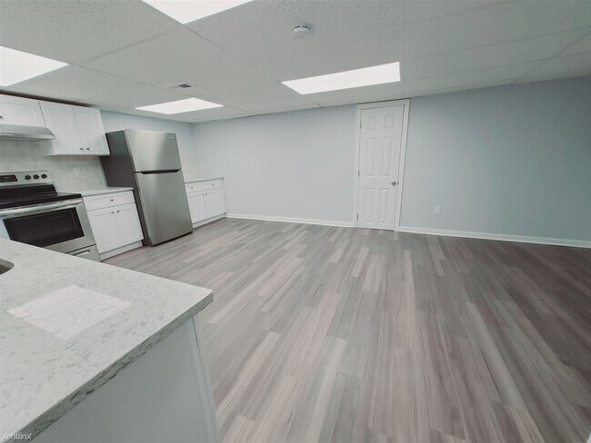 Building Photo - 2 br, 1 bath Condo - 104 East Ave Unit A