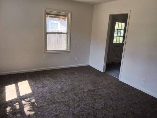 Foto del edificio - 934 SE Pinecrest Dr