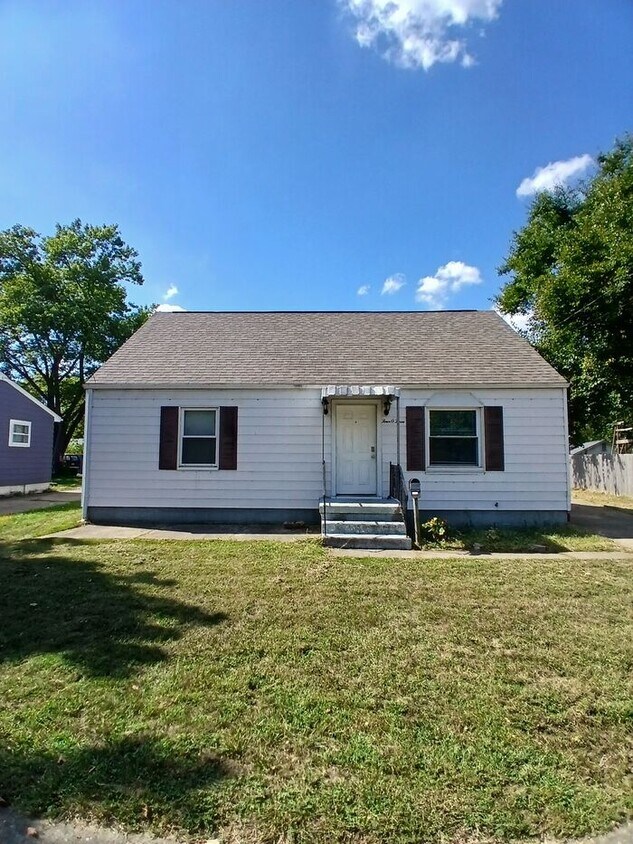 Cozy 3 bed, 1 Bath Home in Trenton-Fenced ... - Cozy 3 bed, 1 Bath Home in Trenton-Fenced ...