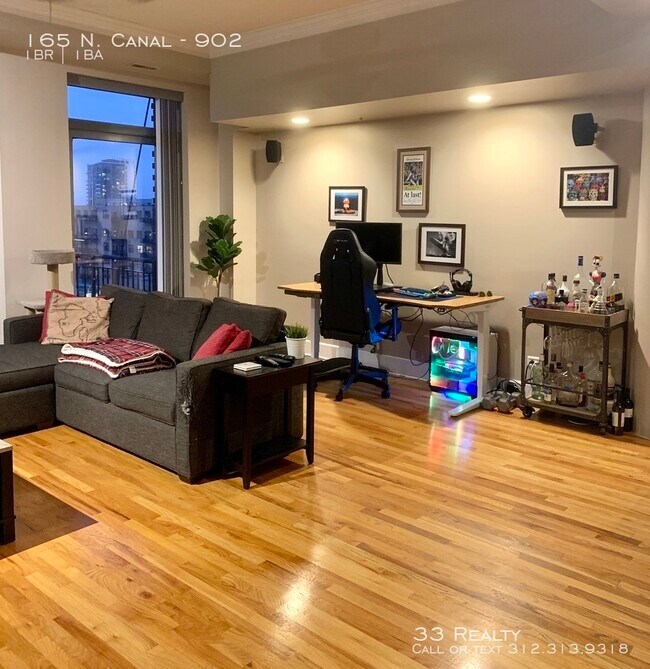 Foto del edificio - 1 Bed+ Den/ 1 Bath in West Loop!