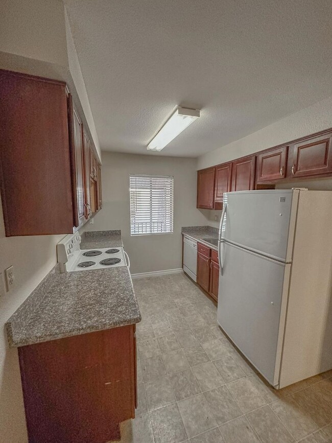 Building Photo - COZY 1 BEDROOM, 1 BATHROOM  CONDO IN BELLA...