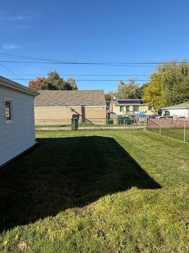 Building Photo - 17842 Park Ave