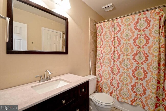 Foto del edificio - 9847 Oakdale Woods Ct