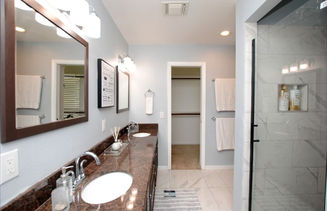 Foto del edificio - 719 Park Knoll Ln