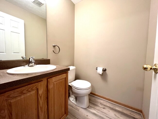 Building Photo - 580 Birch Hill Dr
