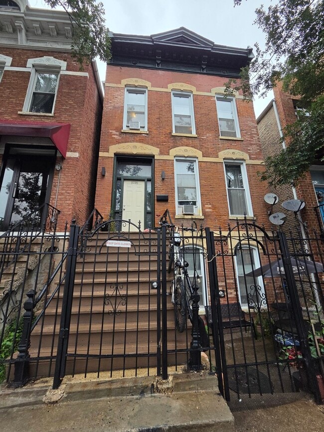 Building Photo - 1036 W 18th St