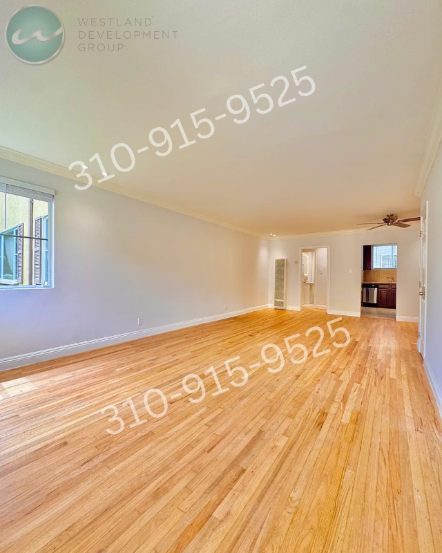 Building Photo - 3166 S Barrington Ave