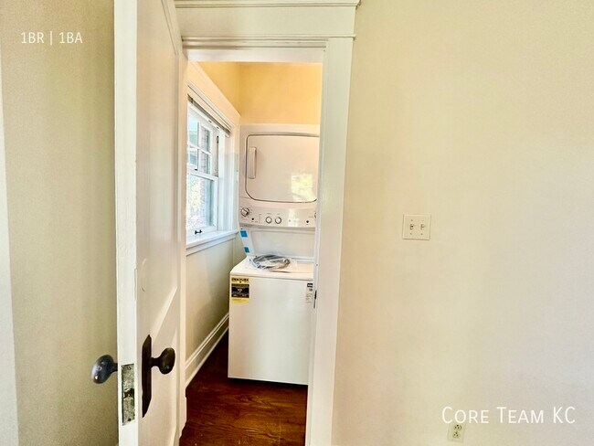 Foto del edificio - Charming 1 Bed For Rent in Westside