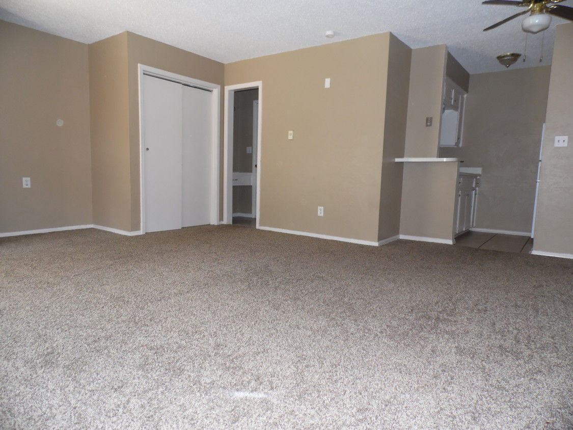 Foto principal - 6050 S Harvey Ave