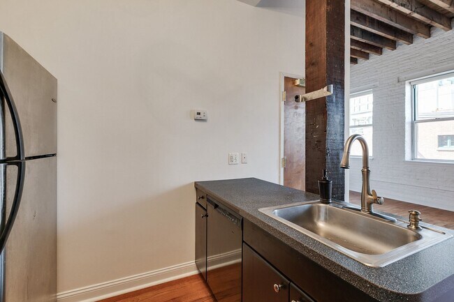 Foto del edificio - Old City Bi-Level 2bd/2bth on Historic Qua...