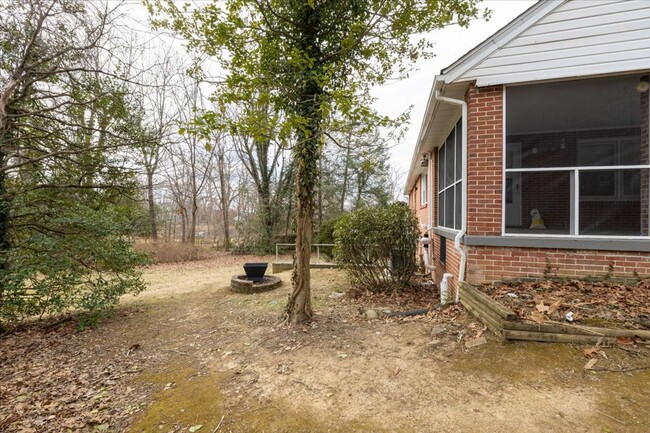 Building Photo - Spacious Blacksburg Home with Utilities In...