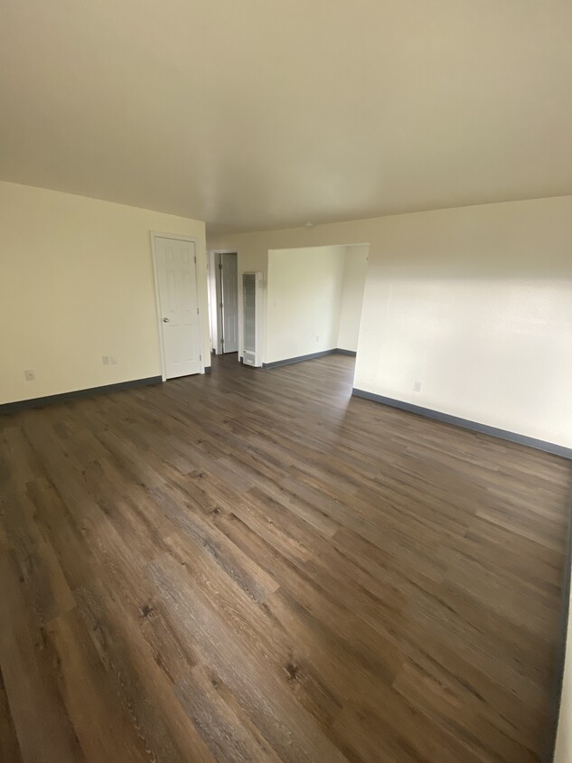 Foto principal - 11021 Addison St SW
