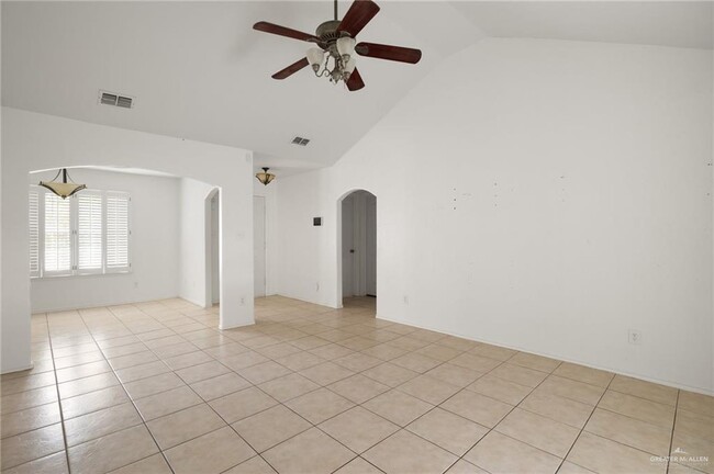 Building Photo - 3412 Minnie Ln
