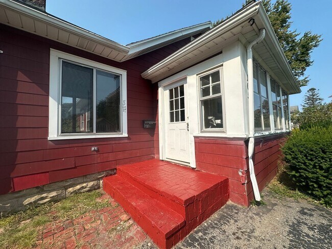 Building Photo - YOU'LL FALL IN LOVE w/ this BEAUTIFULLY Ca...