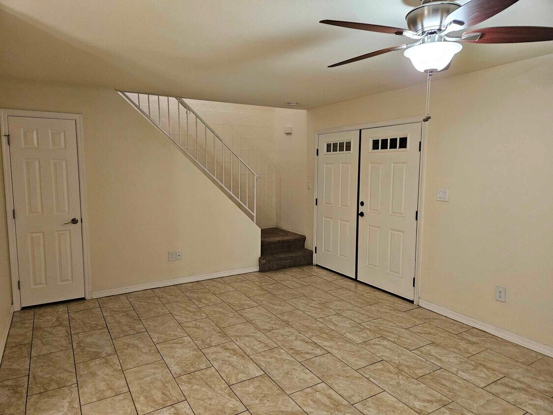 Foto principal - 6001 W Golden Ln