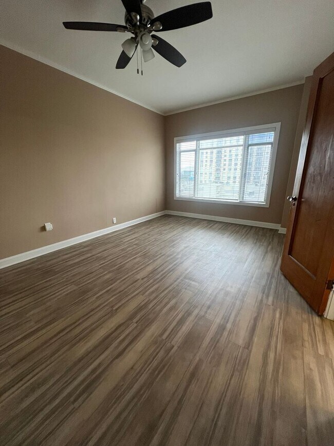 Foto del edificio - Beachfront Top-Floor 1BR at The St. Regis – Ocean Views + Utilities Included!