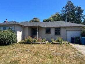 Building Photo - 1140 Villa Way
