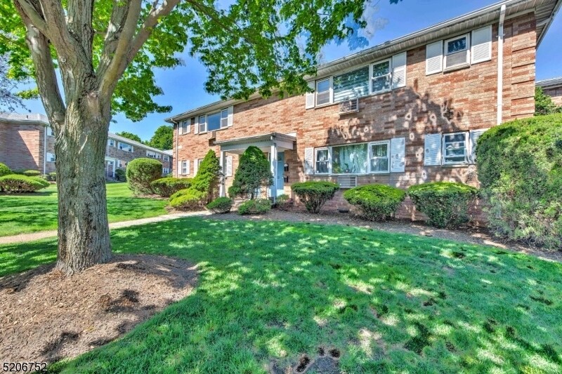 3 Virginia Dr, Fair Lawn, NJ 07410 Room for Rent in Fair Lawn, NJ