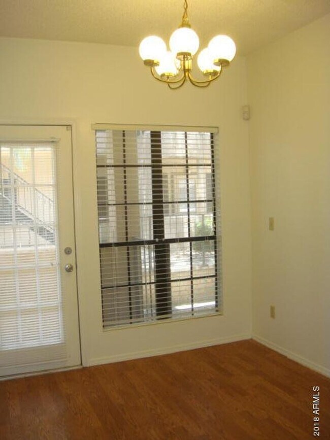 Building Photo - 2 BEDROOM 1 BATH DOWNSTAIRS UNIT WITH 1 CA...