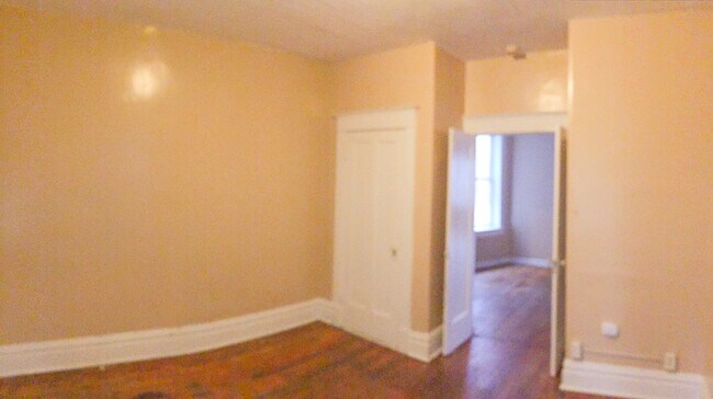 Building Photo - 2BR/1BA Home - Central AC! Conveniently Lo...
