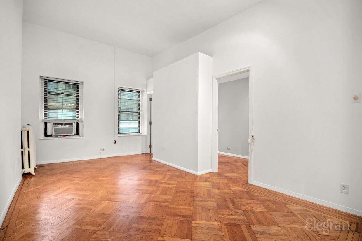 Foto principal - 24 W 46th St