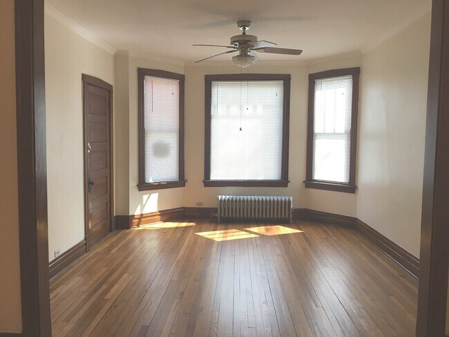 Building Photo - 3754 N Spaulding Ave