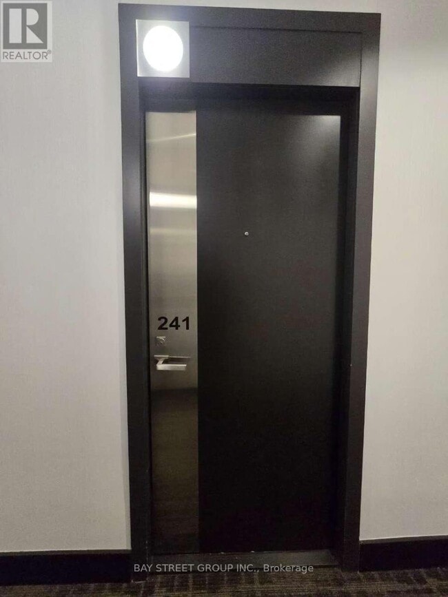 Building Photo - 9471 Yonge St