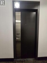 Building Photo - 9471 Yonge St