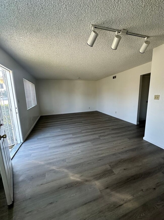 Building Photo - 2501 Prescott Rd