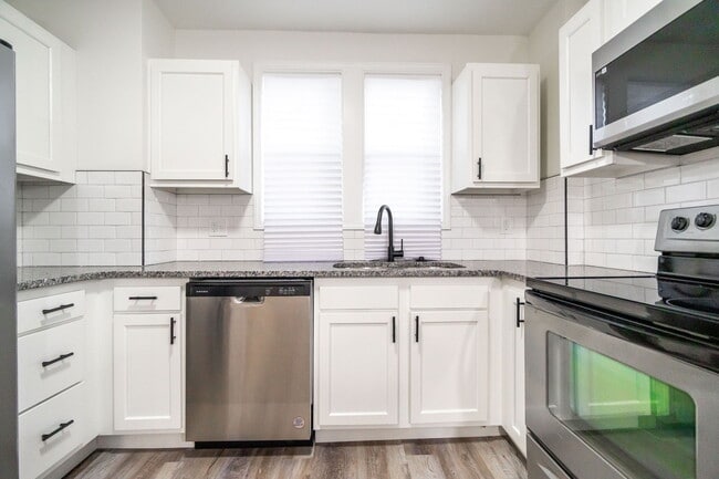 Building Photo - 210 Brehl Ave