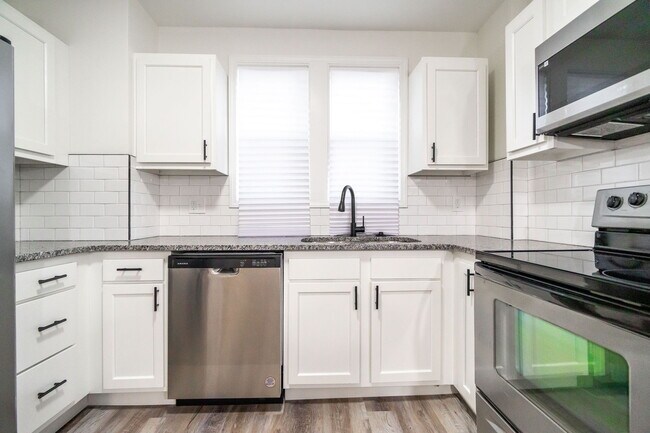 Foto del edificio - 210 Brehl Ave