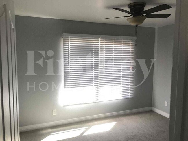 Building Photo - 4818 W Christy Dr