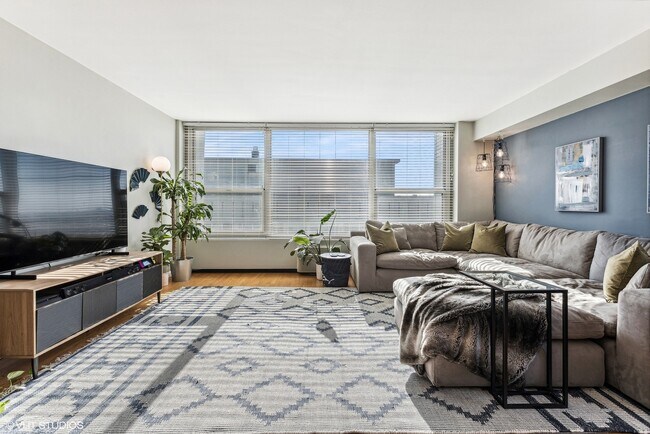 Foto del edificio - 3600 N Lake Shore Dr
