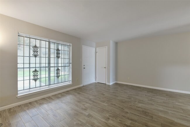 Building Photo - 4500 Sherwood Ln