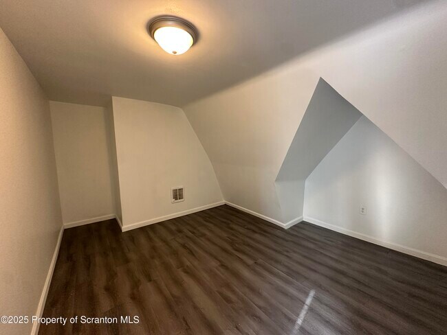 Foto del edificio - 16 Sterling Ave